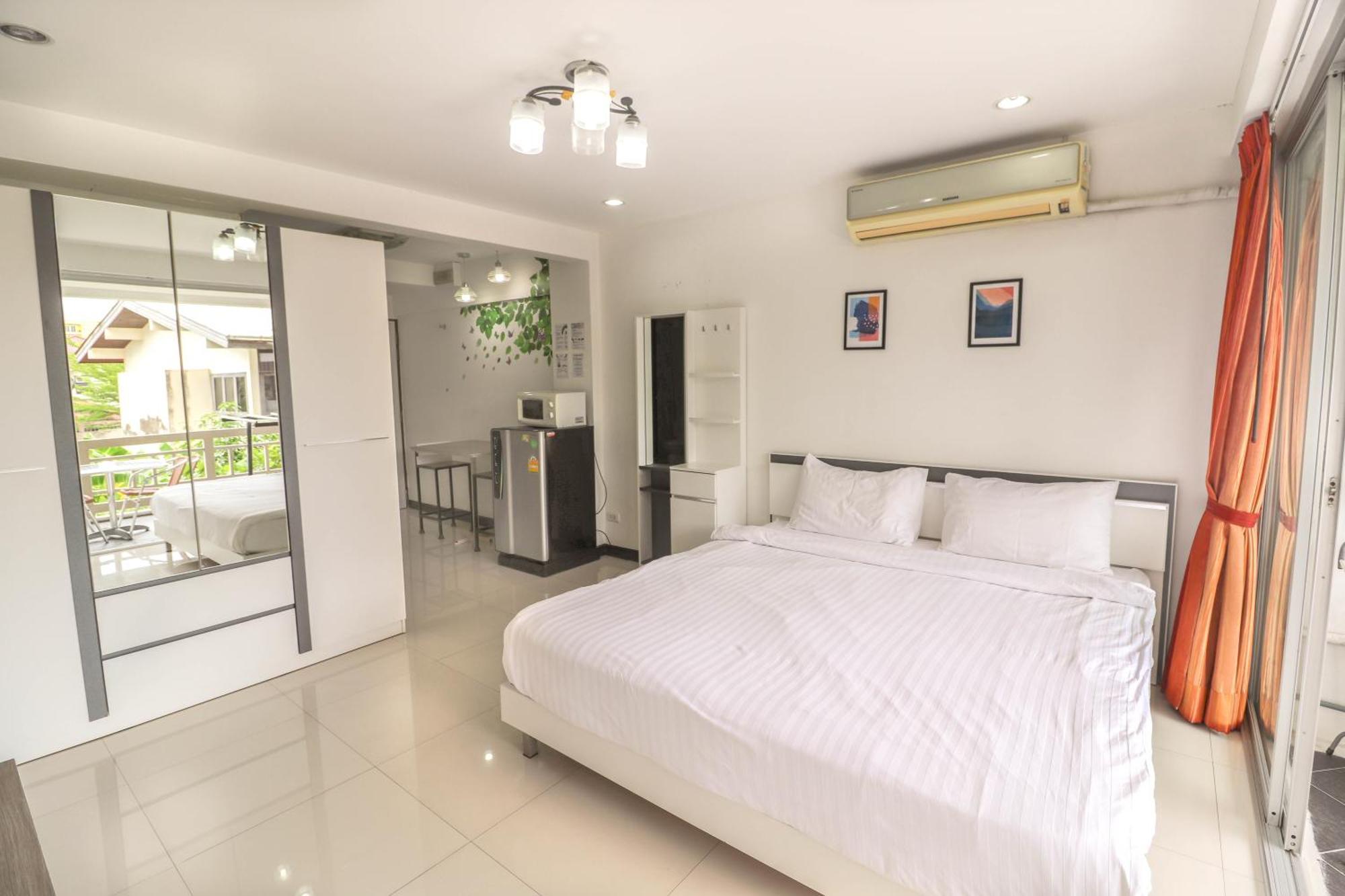 Baan Sabai Rama IV Apartment Bangkok Exterior photo