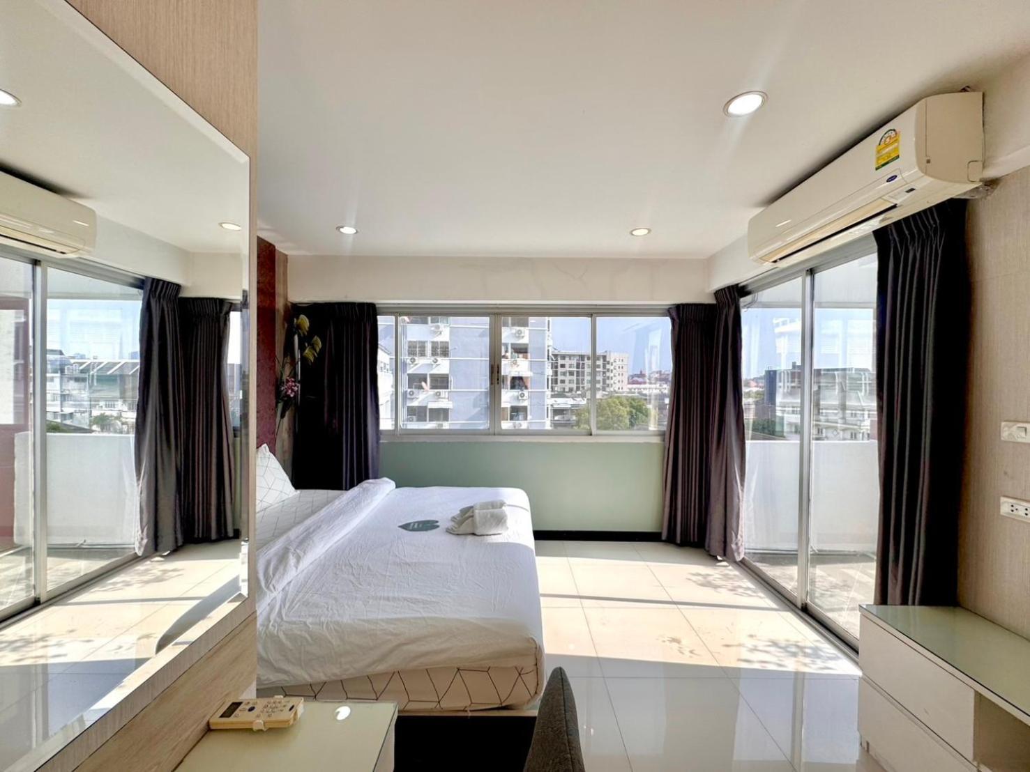Baan Sabai Rama IV Apartment Bangkok Exterior photo