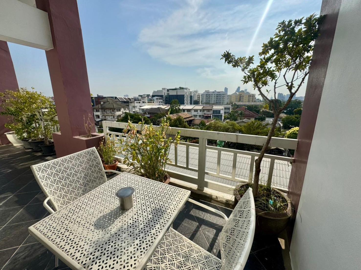 Baan Sabai Rama IV Apartment Bangkok Exterior photo
