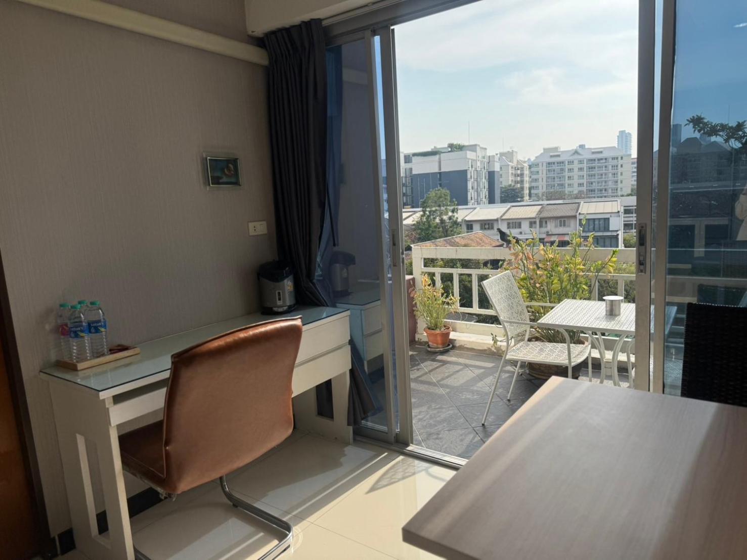 Baan Sabai Rama IV Apartment Bangkok Exterior photo